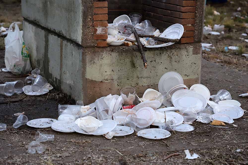 El servicio de SEMAT ha tenido que redoblar esfuerzos para dejar limpio El Parral y alrededores tras la fiesta de las peñas, mientras que Protección Civil y Cruz Roja tuvieron también una jornada movidita con más de 150 intervenciones