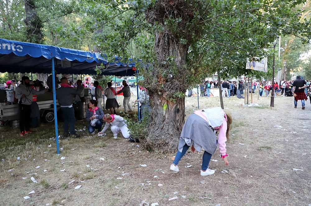 El servicio de SEMAT ha tenido que redoblar esfuerzos para dejar limpio El Parral y alrededores tras la fiesta de las peñas, mientras que Protección Civil y Cruz Roja tuvieron también una jornada movidita con más de 150 intervenciones