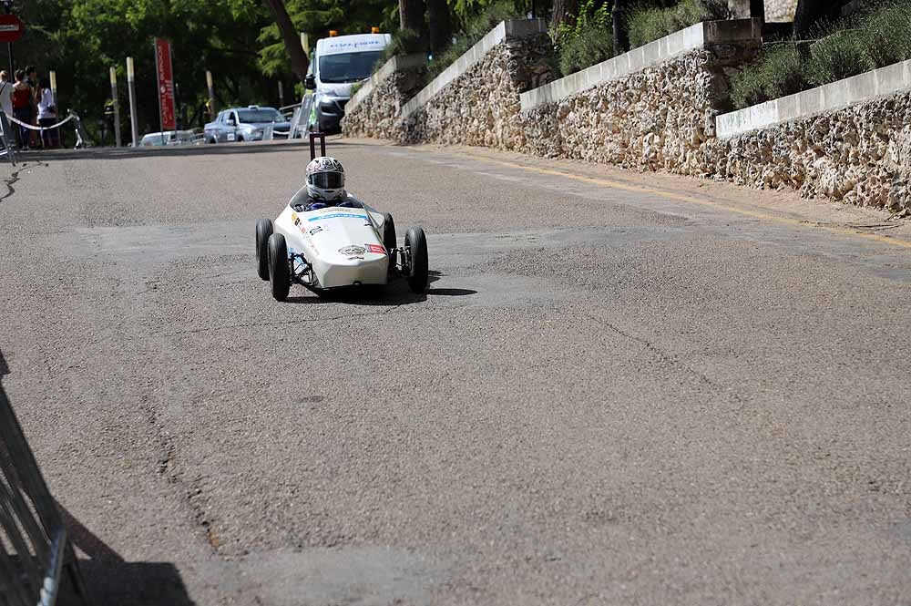 38 pilotos de toda España compiten por ser el más rápido con su coche de inercia en la sexta edición de la Hiperbaric Challenge, una prueba que pretende despertar una vocación tecnológica en sus participantes