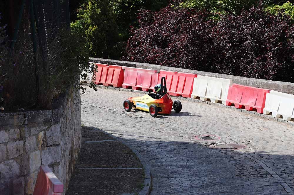 38 pilotos de toda España compiten por ser el más rápido con su coche de inercia en la sexta edición de la Hiperbaric Challenge, una prueba que pretende despertar una vocación tecnológica en sus participantes