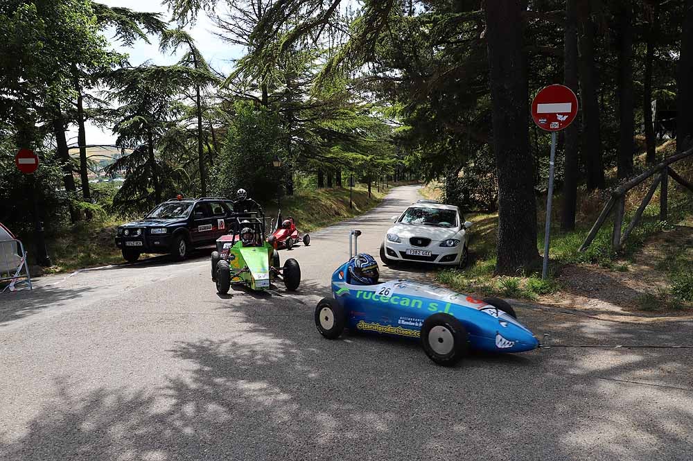 38 pilotos de toda España compiten por ser el más rápido con su coche de inercia en la sexta edición de la Hiperbaric Challenge, una prueba que pretende despertar una vocación tecnológica en sus participantes