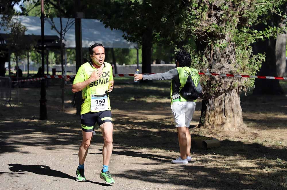 166 corredores de toda España han disputado la 24ª edición de le Media Maratón Ciudad de Burgos,con el burgalés Rubén Castrillo como ganador en categoría masculina y la debutante Virginia Torres como campeona femenina.