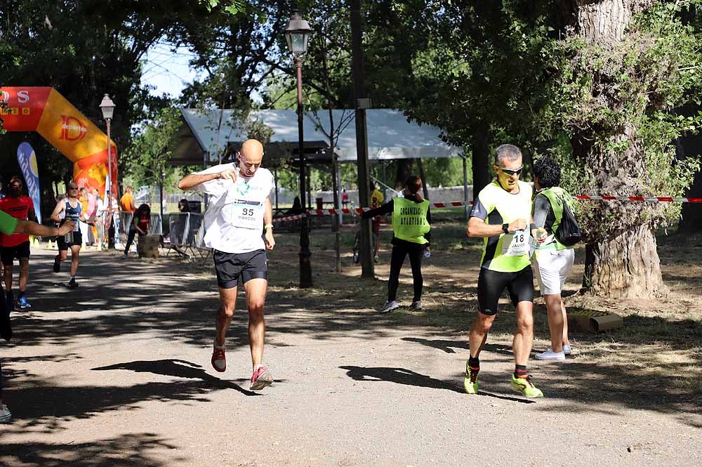 166 corredores de toda España han disputado la 24ª edición de le Media Maratón Ciudad de Burgos,con el burgalés Rubén Castrillo como ganador en categoría masculina y la debutante Virginia Torres como campeona femenina.