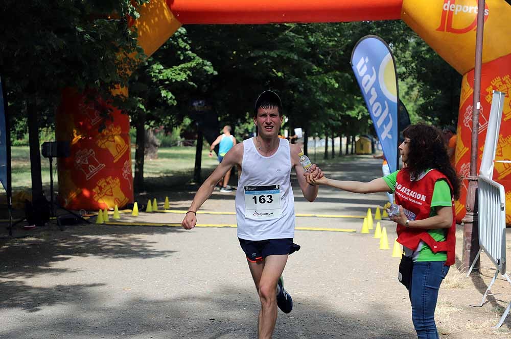 166 corredores de toda España han disputado la 24ª edición de le Media Maratón Ciudad de Burgos,con el burgalés Rubén Castrillo como ganador en categoría masculina y la debutante Virginia Torres como campeona femenina.