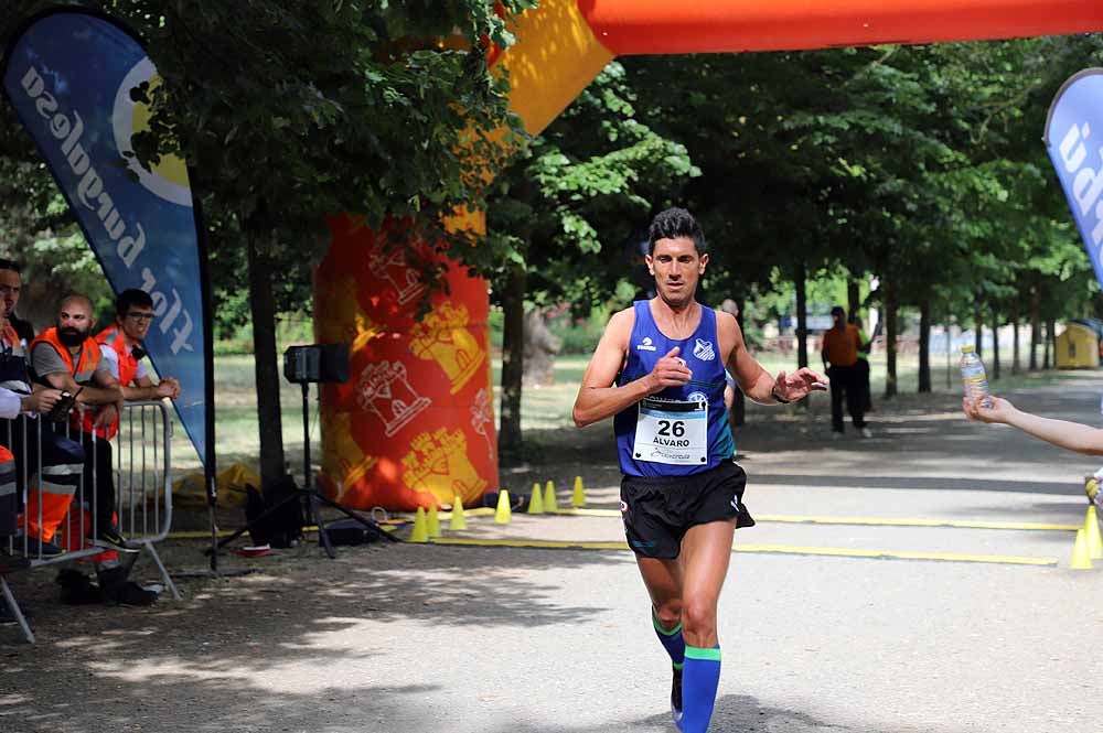 166 corredores de toda España han disputado la 24ª edición de le Media Maratón Ciudad de Burgos,con el burgalés Rubén Castrillo como ganador en categoría masculina y la debutante Virginia Torres como campeona femenina.