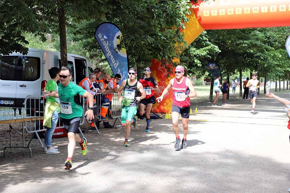 166 corredores de toda España han disputado la 24ª edición de le Media Maratón Ciudad de Burgos,con el burgalés Rubén Castrillo como ganador en categoría masculina y la debutante Virginia Torres como campeona femenina.