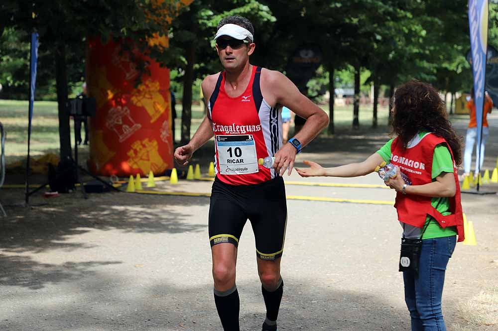 166 corredores de toda España han disputado la 24ª edición de le Media Maratón Ciudad de Burgos,con el burgalés Rubén Castrillo como ganador en categoría masculina y la debutante Virginia Torres como campeona femenina.