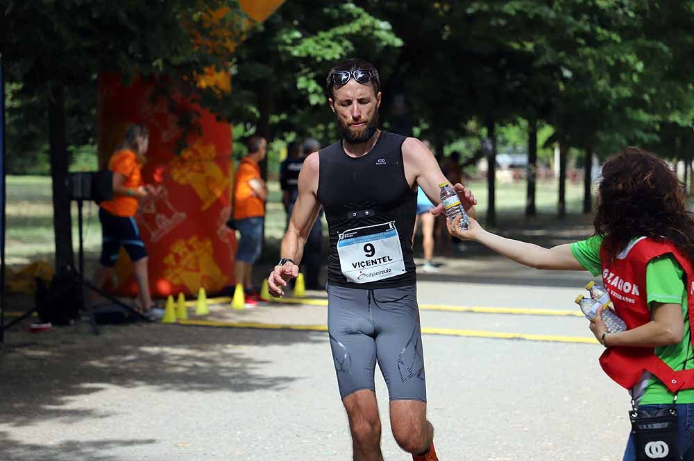 166 corredores de toda España han disputado la 24ª edición de le Media Maratón Ciudad de Burgos,con el burgalés Rubén Castrillo como ganador en categoría masculina y la debutante Virginia Torres como campeona femenina.