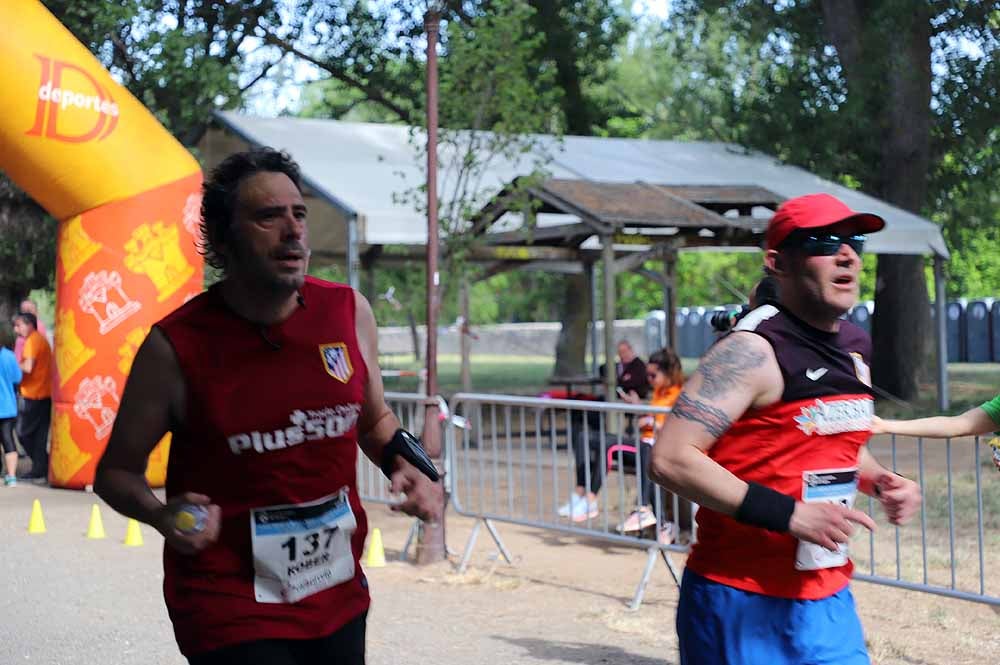 166 corredores de toda España han disputado la 24ª edición de le Media Maratón Ciudad de Burgos,con el burgalés Rubén Castrillo como ganador en categoría masculina y la debutante Virginia Torres como campeona femenina.