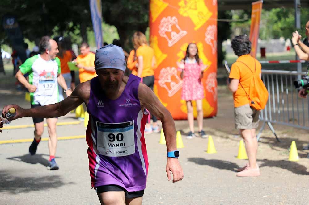 166 corredores de toda España han disputado la 24ª edición de le Media Maratón Ciudad de Burgos,con el burgalés Rubén Castrillo como ganador en categoría masculina y la debutante Virginia Torres como campeona femenina.