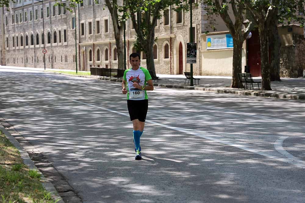 166 corredores de toda España han disputado la 24ª edición de le Media Maratón Ciudad de Burgos,con el burgalés Rubén Castrillo como ganador en categoría masculina y la debutante Virginia Torres como campeona femenina.