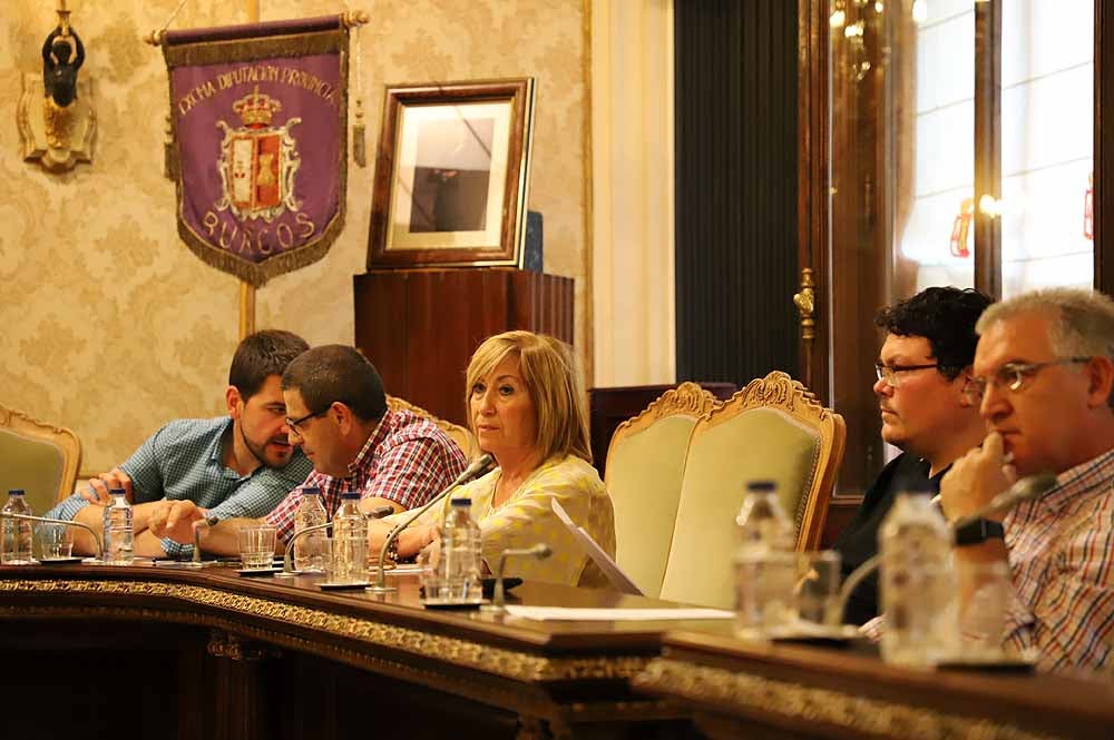 Los diputdos provinciales se han despedido del mandato actual en vísperas de la entrada de la nueva corporación, que incluirá once caras nuevas