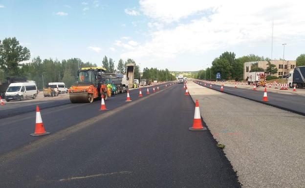 Imagen de las obras en la calzada. 