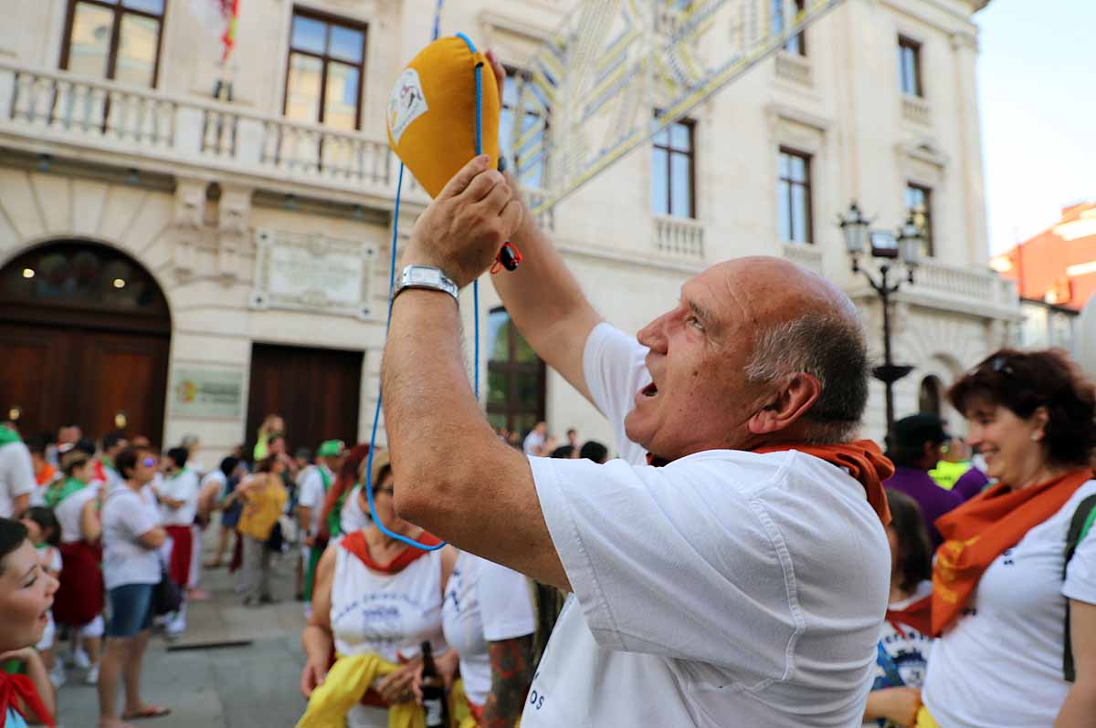 Instante del lanzamiento de la bota