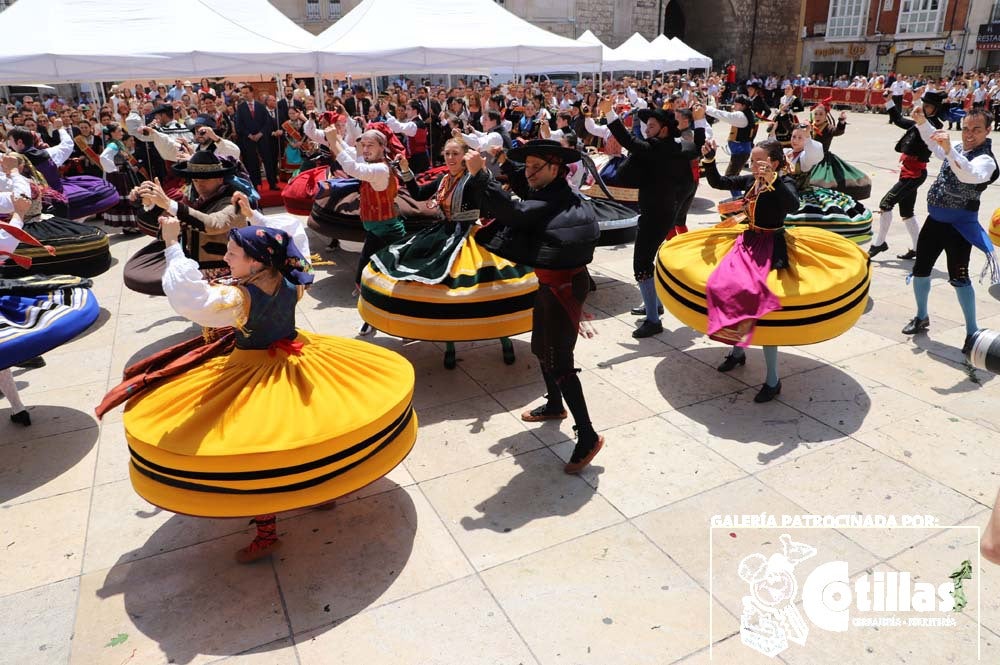 El calor no ha quitado el ánimo a los burgaleses en el acto más querido de las fiestas