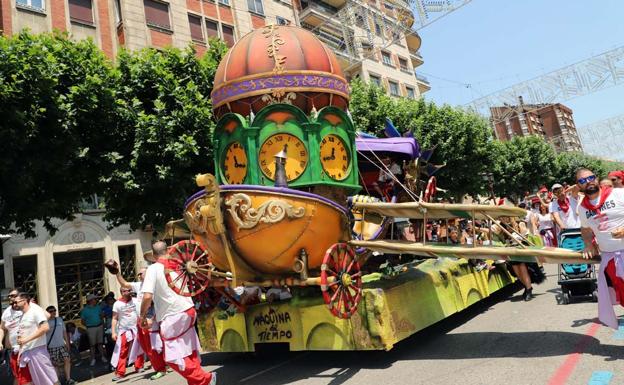 La máquina del tiempo, carroza realizada por la peña Los Gamones