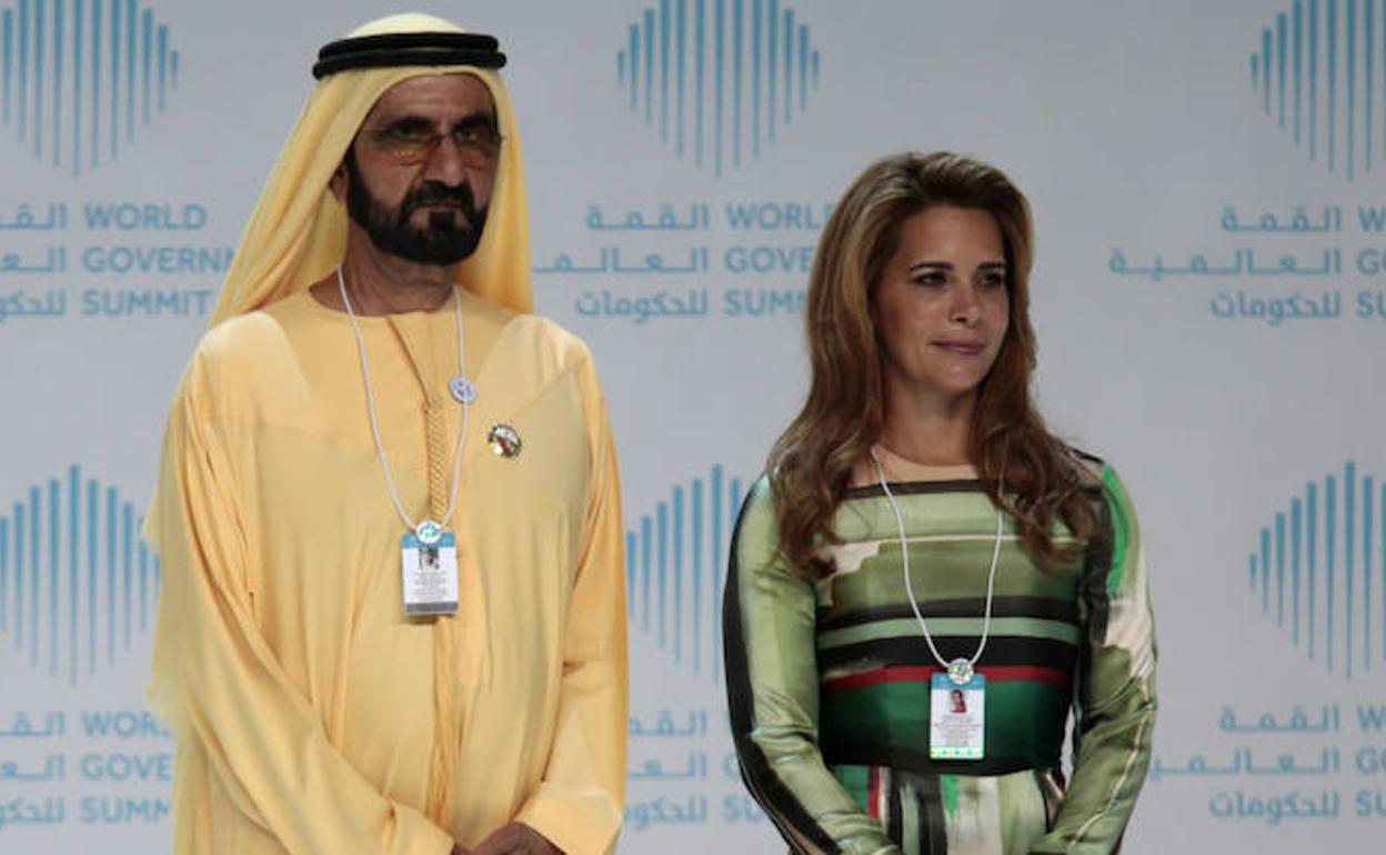 El jeque Mohammed Bin Rashid, primer ministro de Dubái, y su esposa Haya bint Al Hussein (d). 