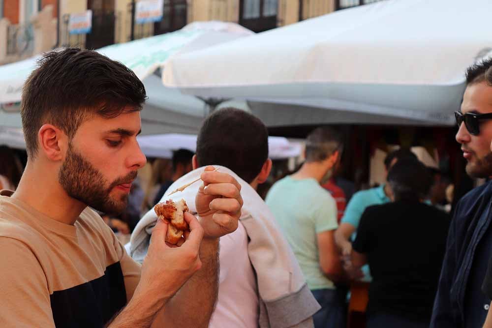 Fotos: Los burgaleses saborean la gran variedad gastronómica que ofrecen casetas y gastronetas durante las fiestas