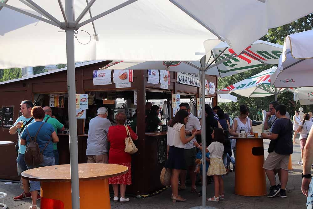 Fotos: Los burgaleses saborean la gran variedad gastronómica que ofrecen casetas y gastronetas durante las fiestas