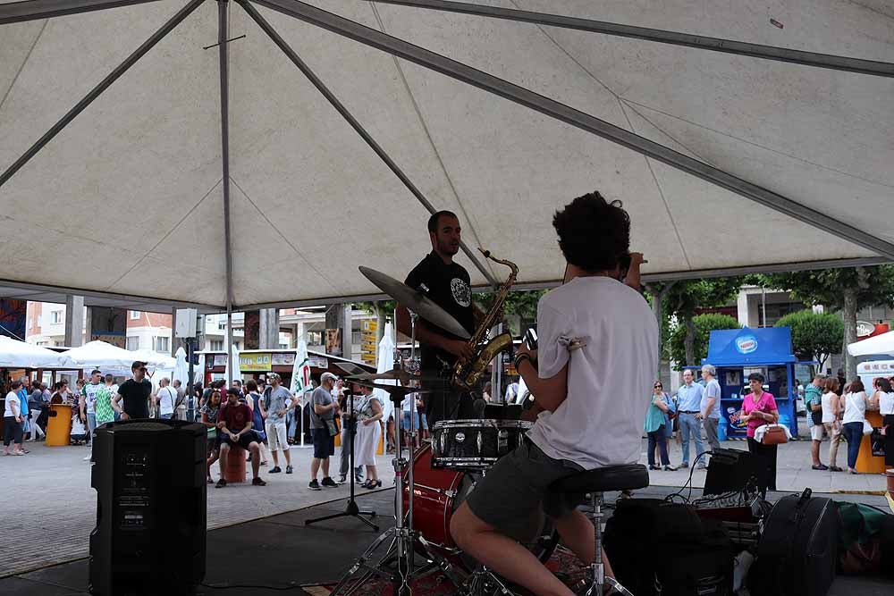 Fotos: Los burgaleses saborean la gran variedad gastronómica que ofrecen casetas y gastronetas durante las fiestas