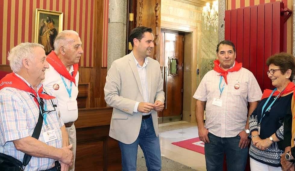 Fotos: Imágenes de la recepción en el Ayuntamiento de los participantes en la &#039;Operación Añoranza&#039;