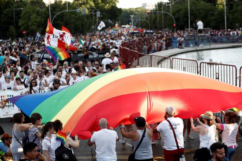 Fotos: Celebración superlativa y multicolor del Orgullo LGTBI en Madrid