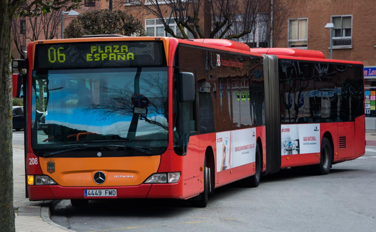 Imagen de archivo de un autobús urbano de Burgos. 