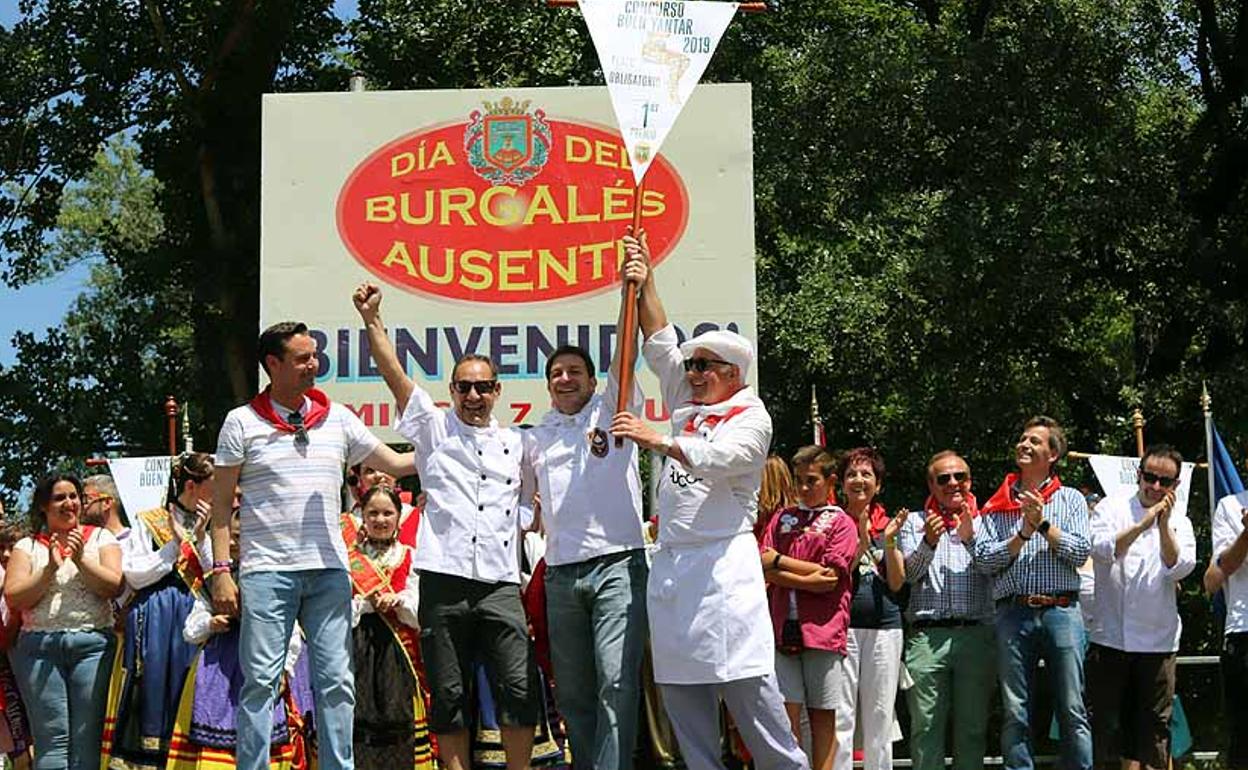 Los Cucos alzan el estandarte de vencedores del 52 Concurso del Buen Yantar. 