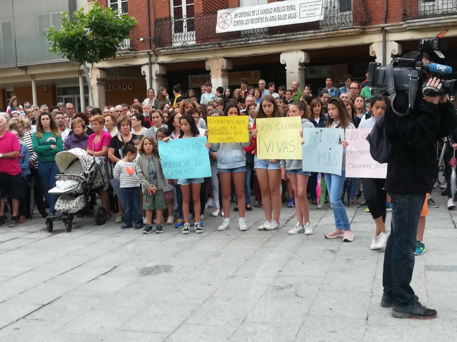 Fotos: Salas sale a la calle para gritar contra la violencia de género