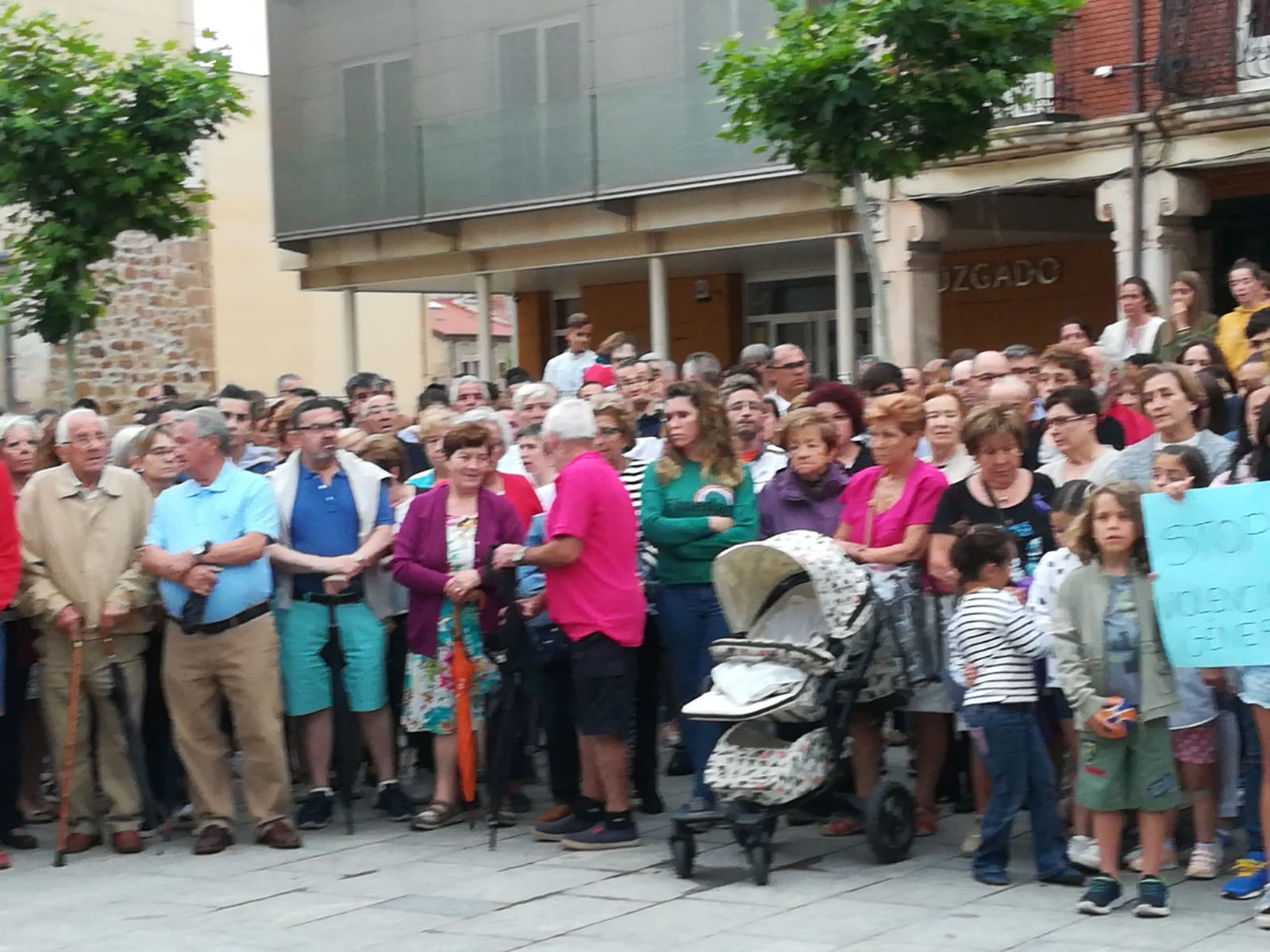 Fotos: Salas sale a la calle para gritar contra la violencia de género