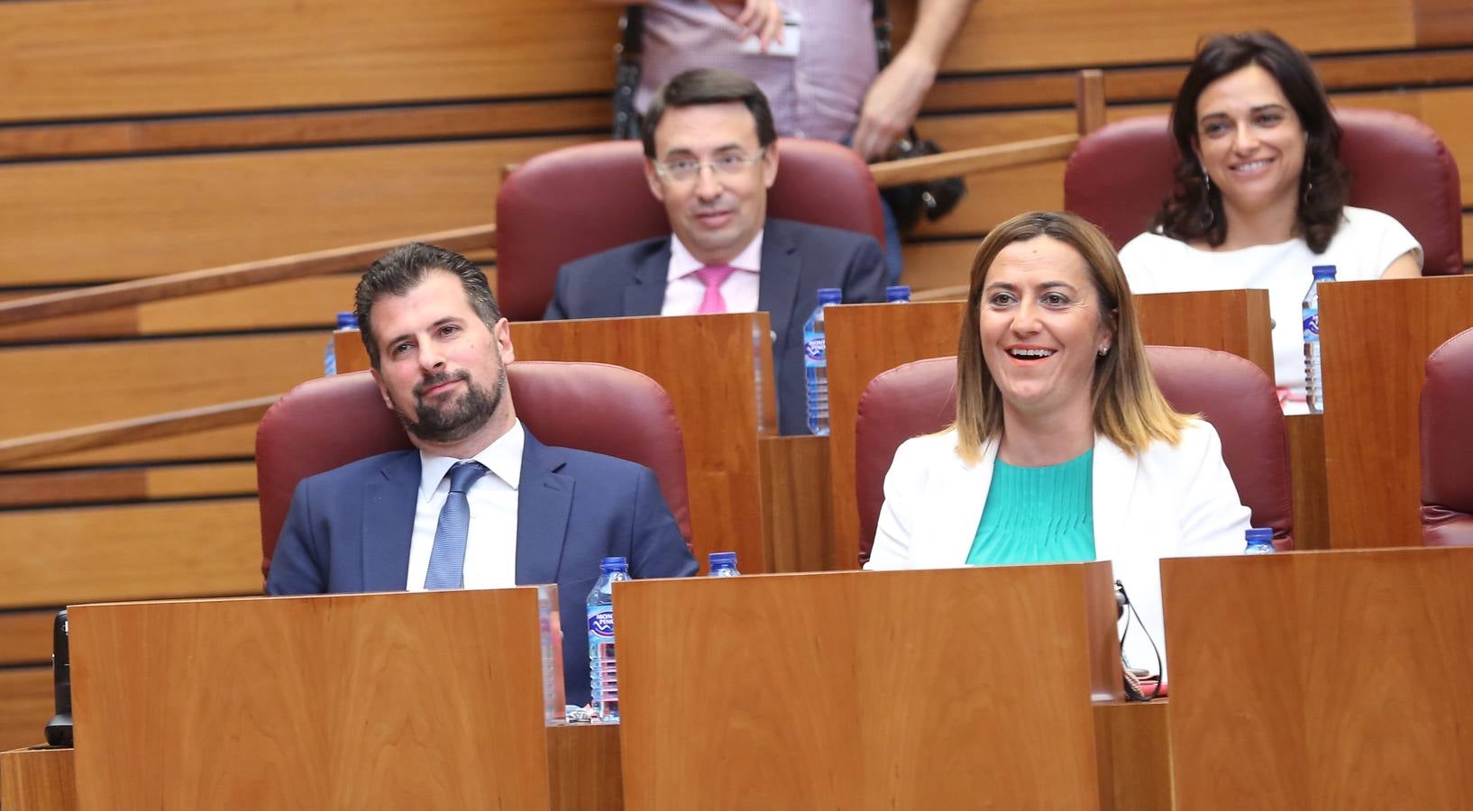 El líder del PSOE en la región, Luis Tudanca, fue el encargado de abrir la segunda parte de una sesión que calificó como «histórica» por ser la «primera vez en la historia de esta comunidad en la que no se elegirá presidente a quien a ganado las elecciones»