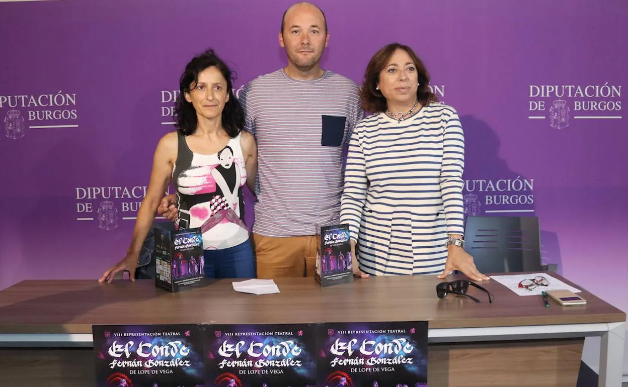 Carmen Heras y Borja Rosales, de la Asociación de Tierra de Lara junto con la diputada Carmen Contreras