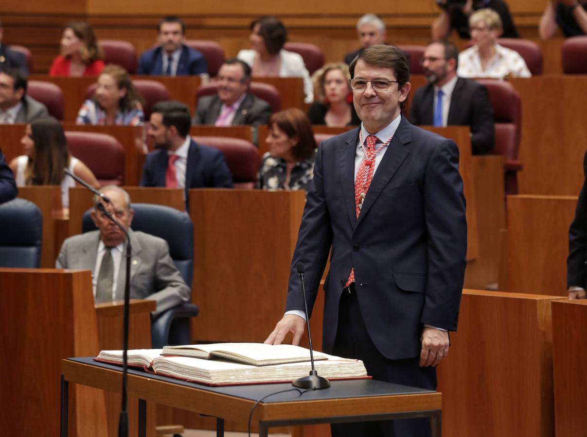 Mañueco da continuidad, con el voto de Cs, a 32 años de presidentes del PP en la Junta