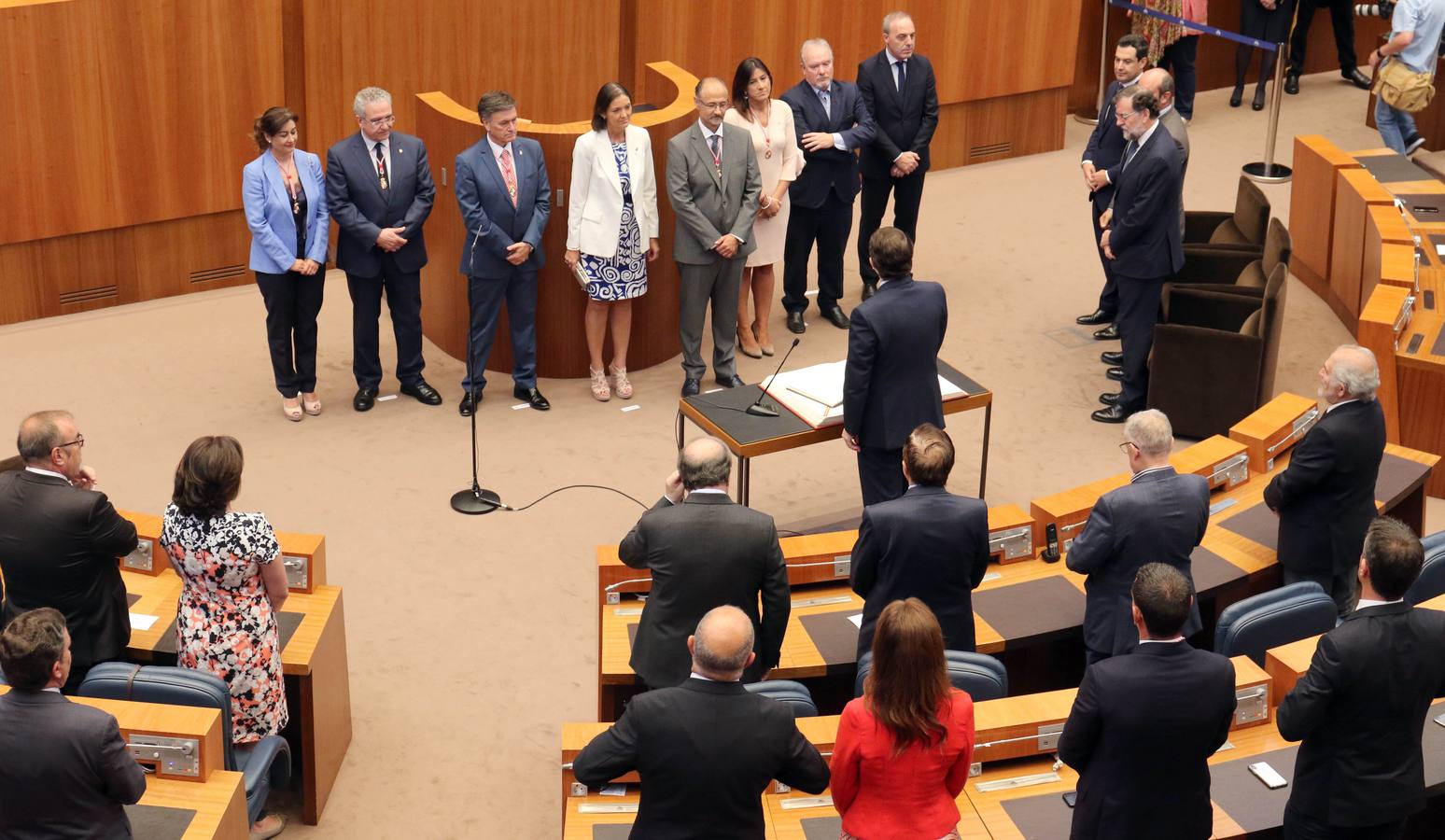 Mañueco da continuidad, con el voto de Cs, a 32 años de presidentes del PP en la Junta