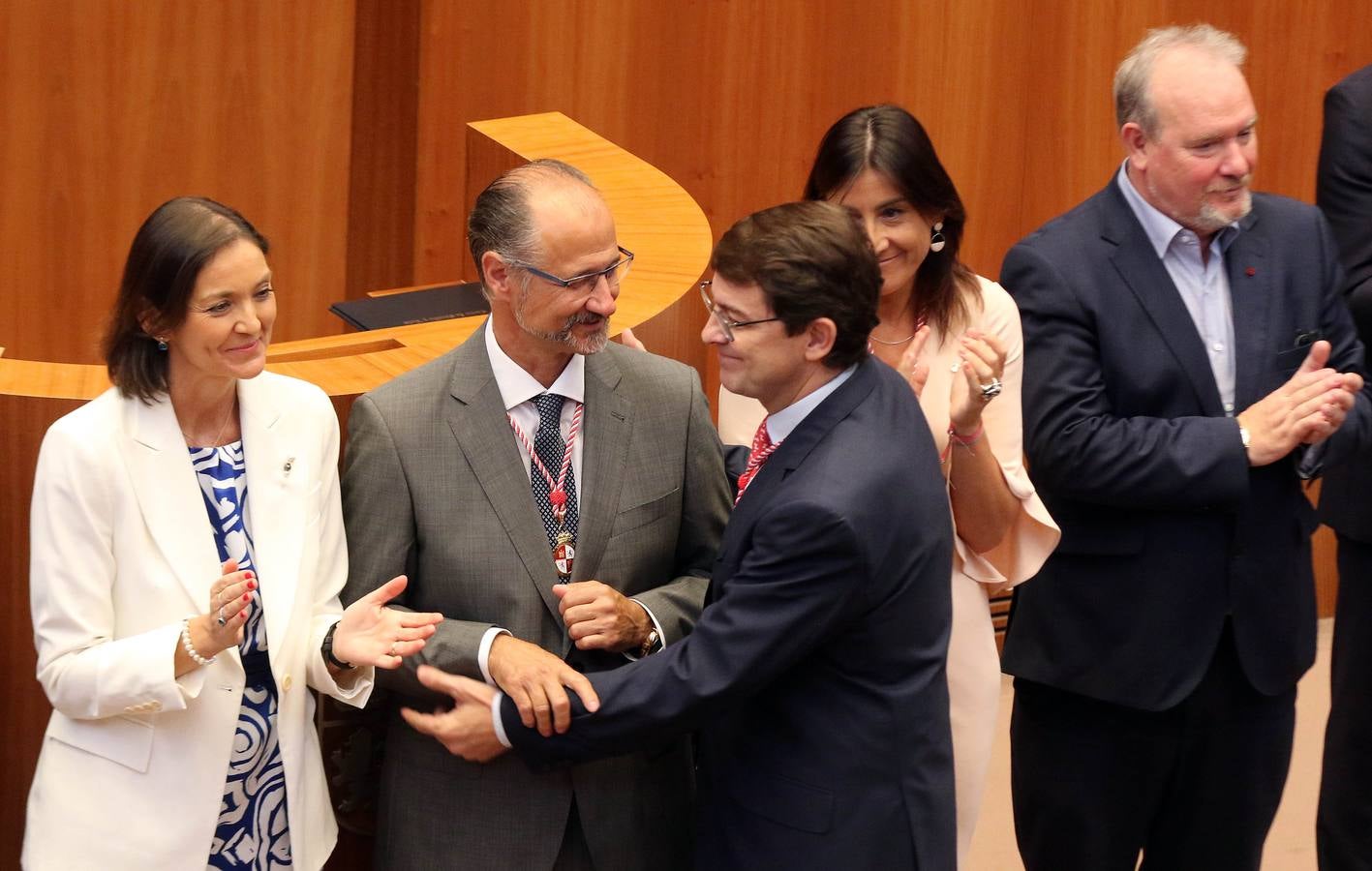 Mañueco da continuidad, con el voto de Cs, a 32 años de presidentes del PP en la Junta