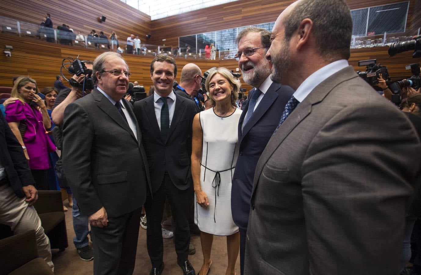 Mañueco da continuidad, con el voto de Cs, a 32 años de presidentes del PP en la Junta