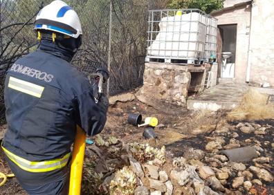 Imagen secundaria 1 - Los Bomberos de Burgos tuvieron que acudir al lugar