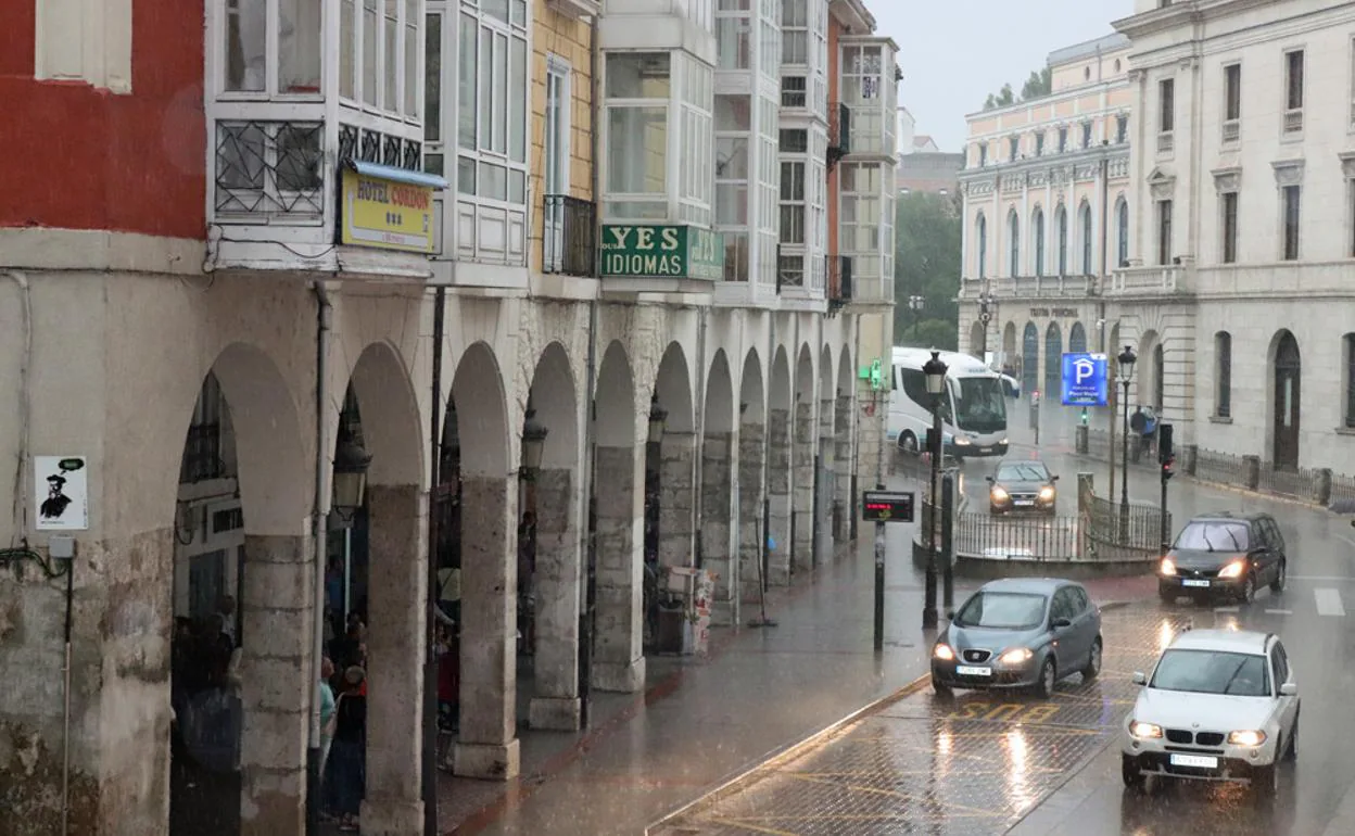 Las lluvias ya han hecho acto de presencia esta tarde en Burgos