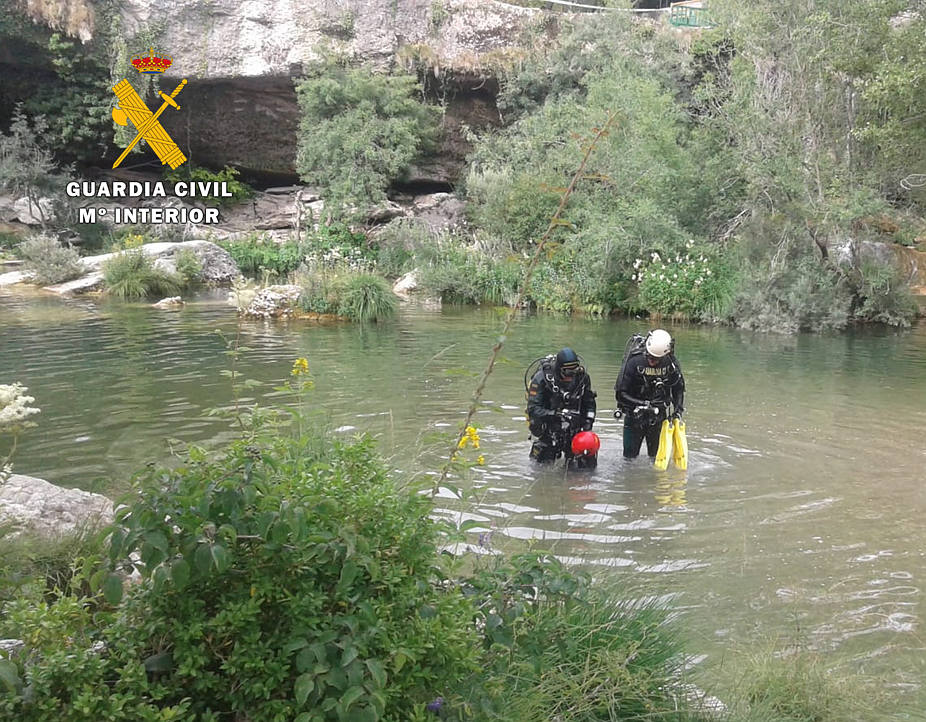 Un joven de 20 años, residente en Huesca, ha fallecido este sábado en la cascada de Pedrosa de Tobalina (Burgos), después de lanzarse al agua desde lo alto de la cascada