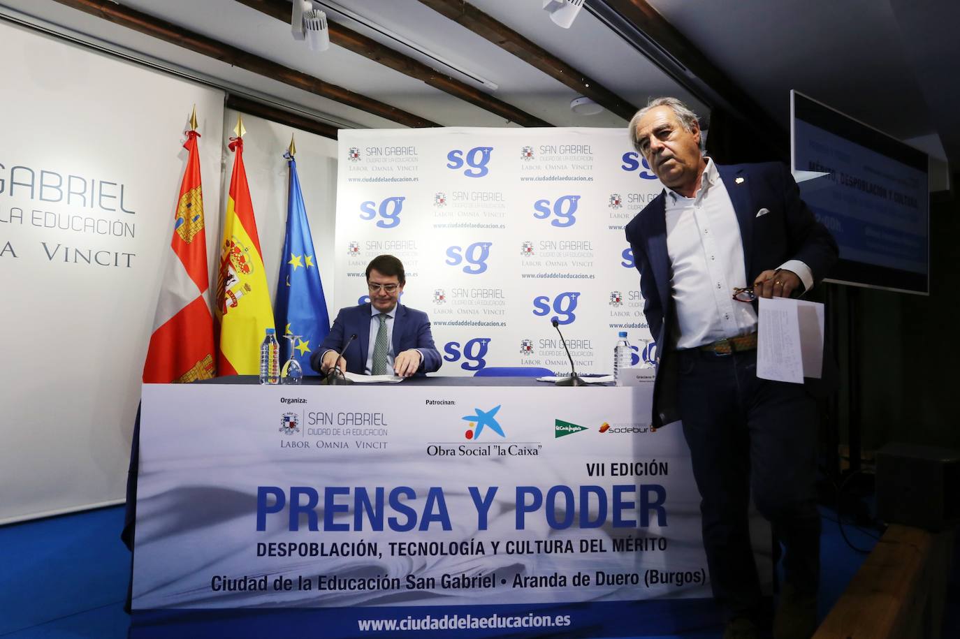 Fotos: El presidente de la Junta, Alfonso Fernández Mañueco, inaugura la VII Edición del Curso Prensa y Poder