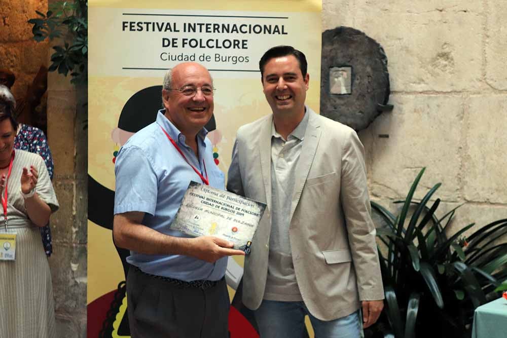 Fotos: Recepción de los participantes del 43º Festival Internacional de Folclore &#039;Ciudad de Burgos&#039; en el Palacio de Castilfalé