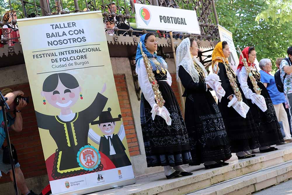 Fotos: El Festival de Folclore &#039;Ciudad de Burgos&#039; anima El Espolón a ritmo de danza portuguesa