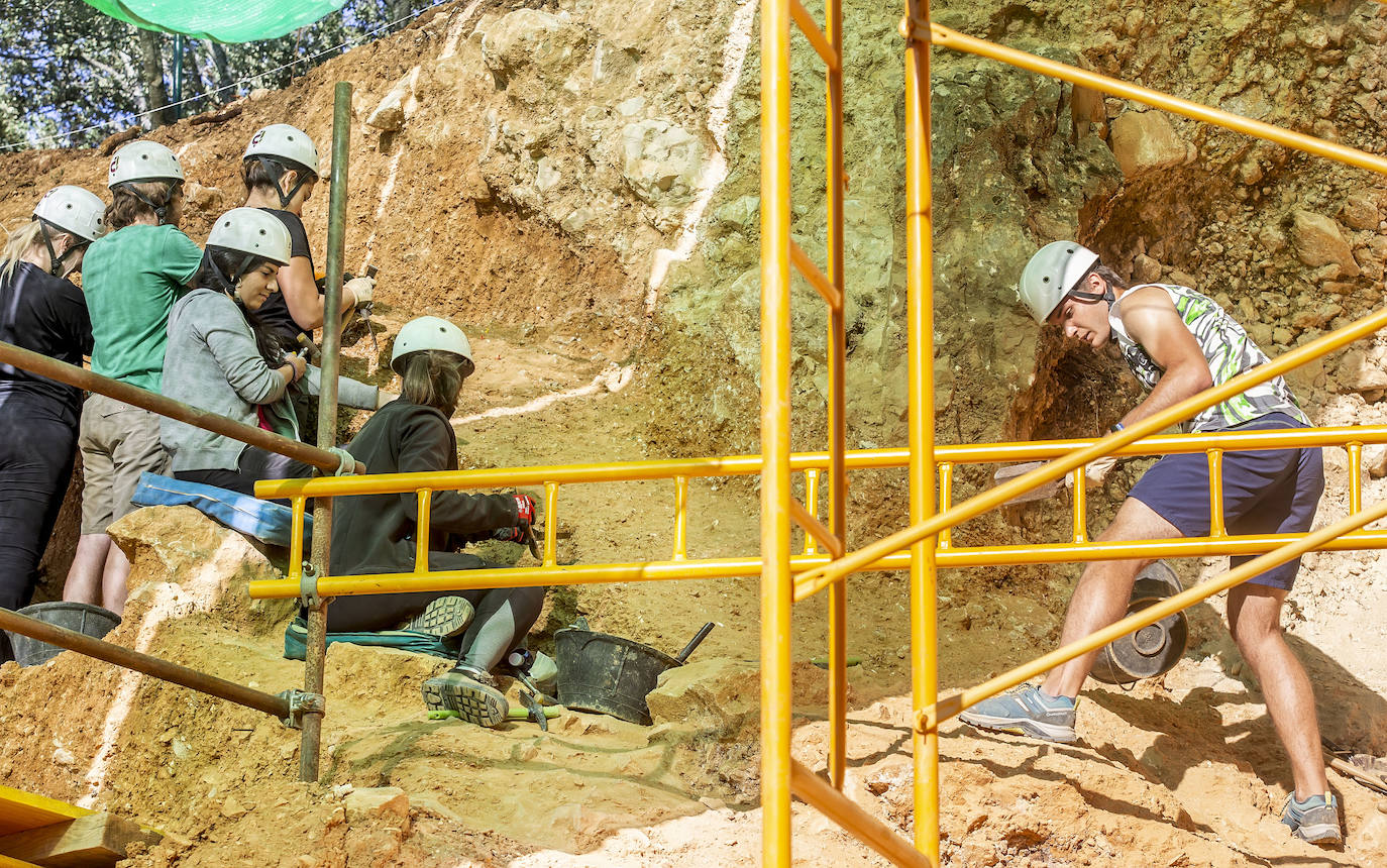 El Equipo de Investigación de Atapuerca baraja la hipótesis de que Cueva del Mirador podría ser la boca a un sistema kárstico