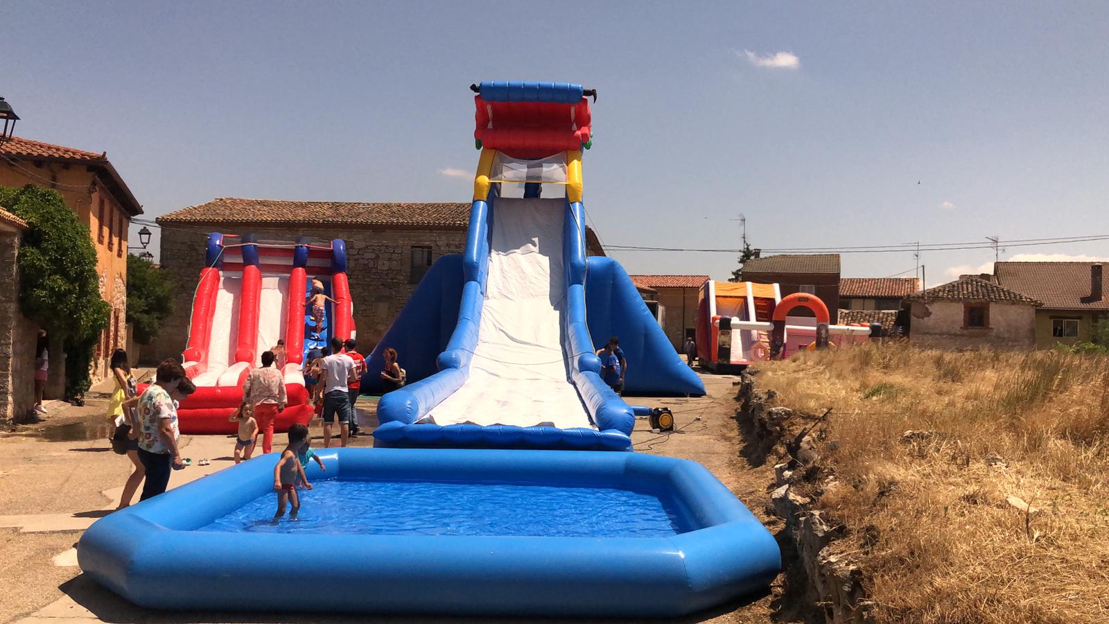 Hinchables para niños durante las fiestas de Cojóbar