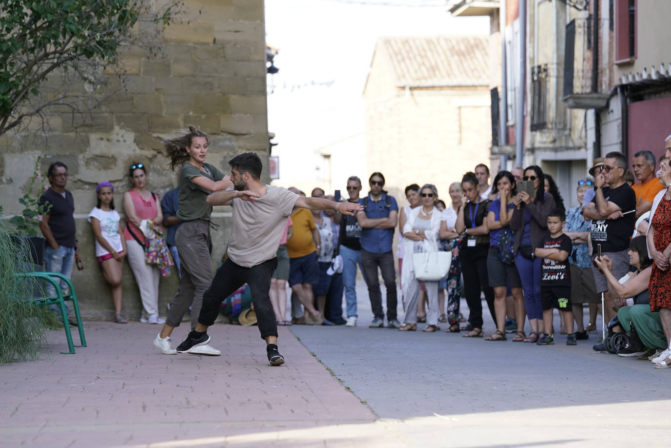 'Danza en el Camino' en Redecilla del Camino dentro de la programación del Certamen Internacional de Coreografía Burgos-Nueva York. 