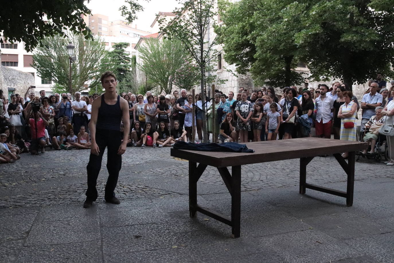 Los coreográfos Erick Jiménez, Elvi Balboa, Klevis Elmazaj e Ildar Tagirov han participado en la sección Danza en el Camino del XVIII Certamen de Coreografía Burgos - Nueva York, que se ha desarrollado entre Redecilla del Camino, San Juan de Ortega, Castrojeriz y Burgos