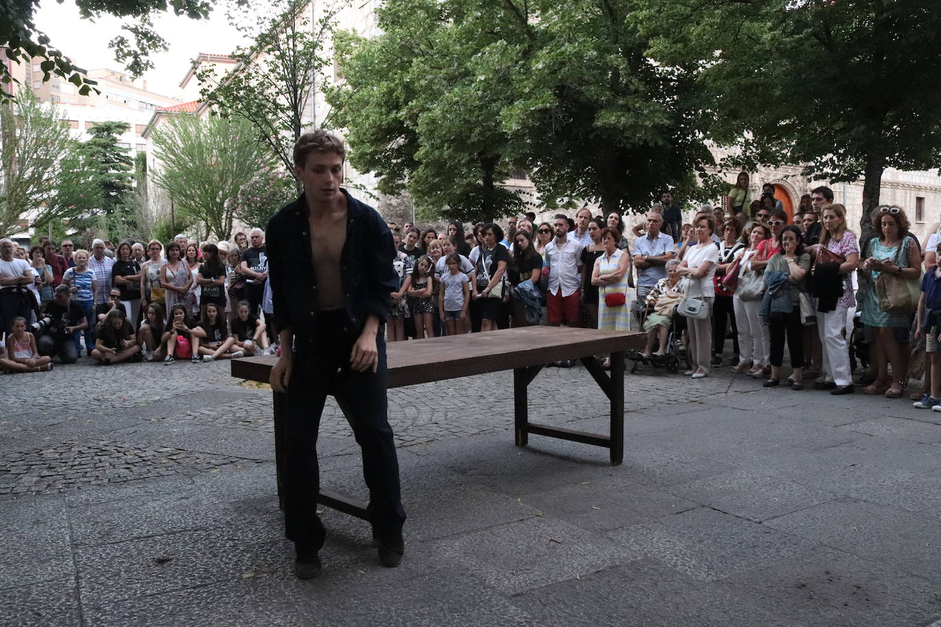 Los coreográfos Erick Jiménez, Elvi Balboa, Klevis Elmazaj e Ildar Tagirov han participado en la sección Danza en el Camino del XVIII Certamen de Coreografía Burgos - Nueva York, que se ha desarrollado entre Redecilla del Camino, San Juan de Ortega, Castrojeriz y Burgos