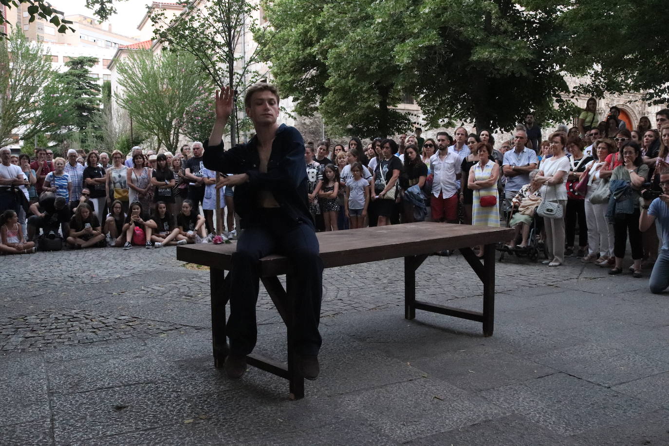 Los coreográfos Erick Jiménez, Elvi Balboa, Klevis Elmazaj e Ildar Tagirov han participado en la sección Danza en el Camino del XVIII Certamen de Coreografía Burgos - Nueva York, que se ha desarrollado entre Redecilla del Camino, San Juan de Ortega, Castrojeriz y Burgos