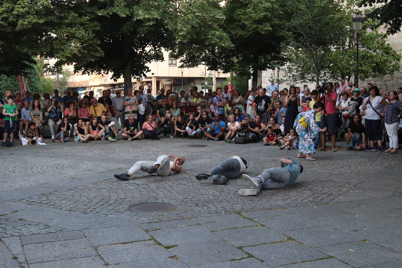 Los coreográfos Erick Jiménez, Elvi Balboa, Klevis Elmazaj e Ildar Tagirov han participado en la sección Danza en el Camino del XVIII Certamen de Coreografía Burgos - Nueva York, que se ha desarrollado entre Redecilla del Camino, San Juan de Ortega, Castrojeriz y Burgos