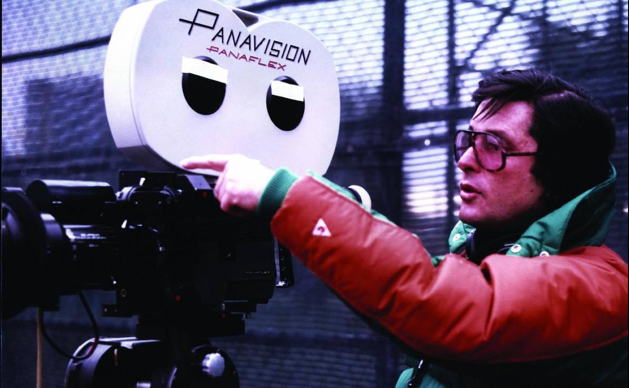 El productror Robert Evans trabaja en una de sus películas.